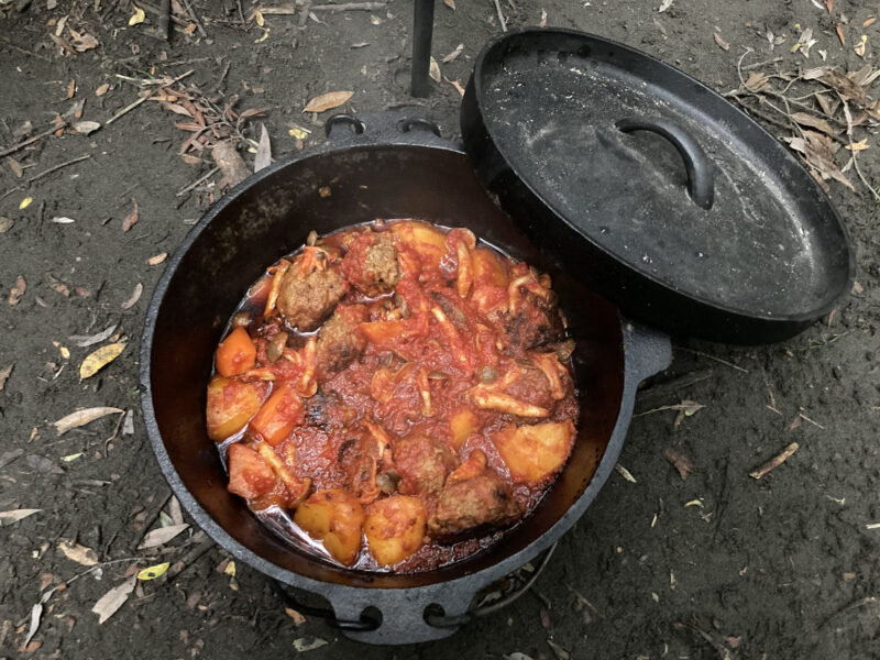 初めてのダッチオーブンでも失敗し知らず 煮込みハンバーグを作ろう イロドリー世界は美しさであふれているー