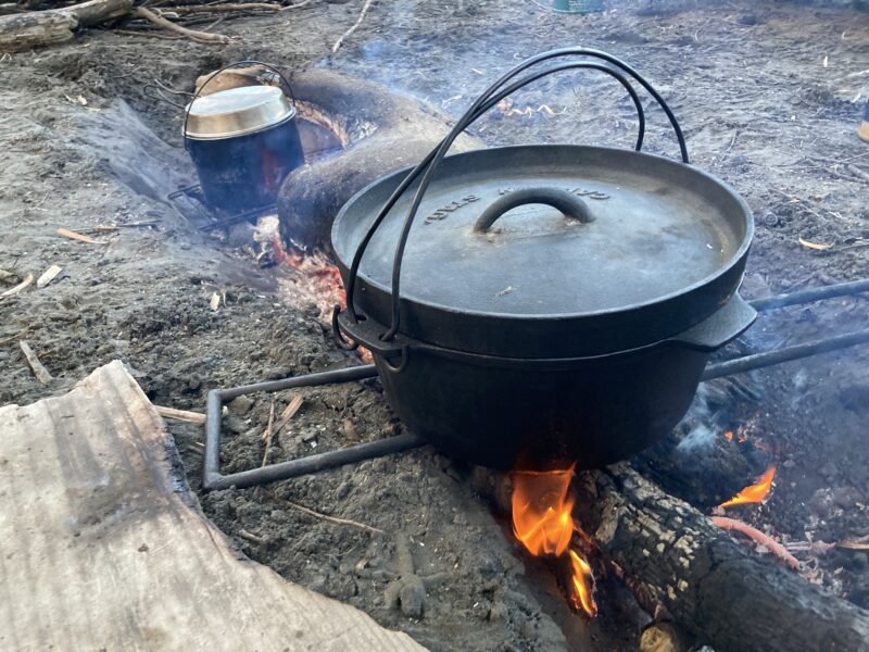 焚き火でキャンプ飯
